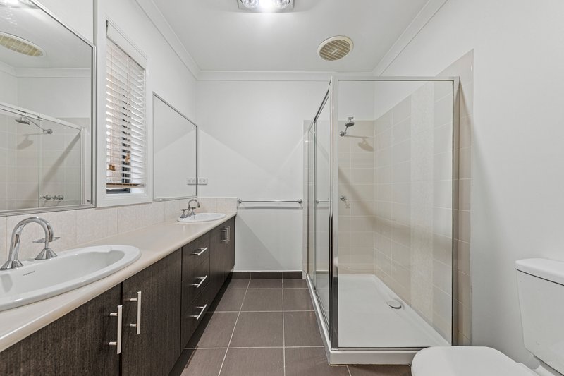 Photo - 24 Downing Square, Pakenham VIC 3810 - Image 5