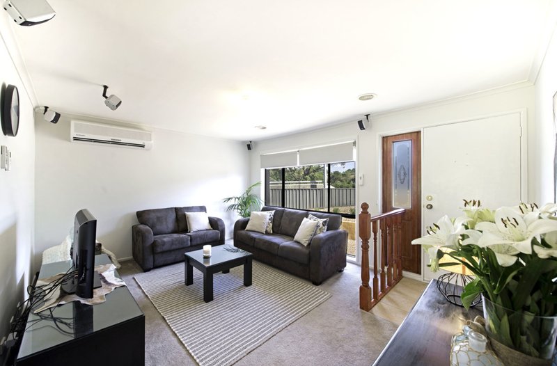 Photo - 24 Dumas Street, Mckellar ACT 2617 - Image 3