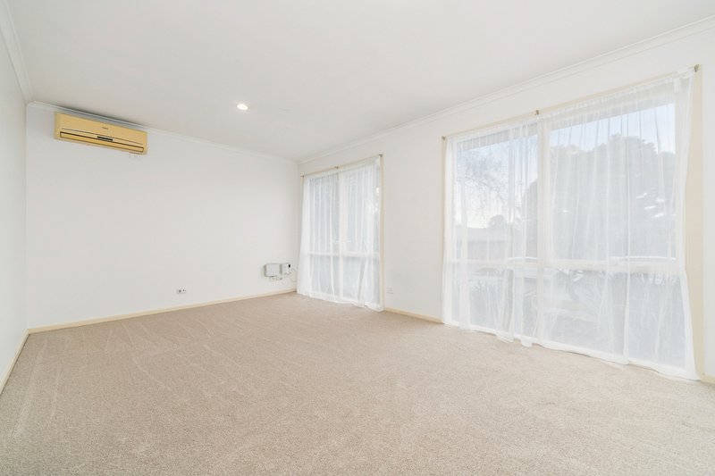 Photo - 24 Dunn Crescent, Langwarrin VIC 3910 - Image 3
