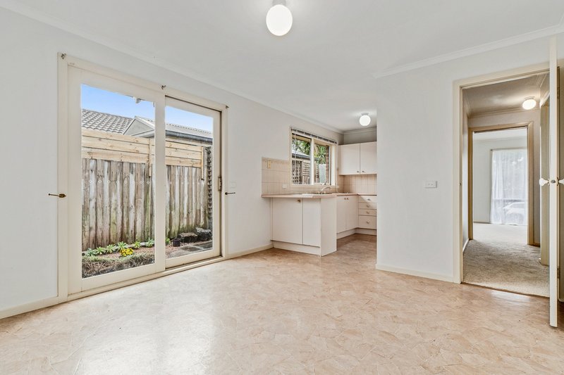 Photo - 24 Dunn Crescent, Langwarrin VIC 3910 - Image 5