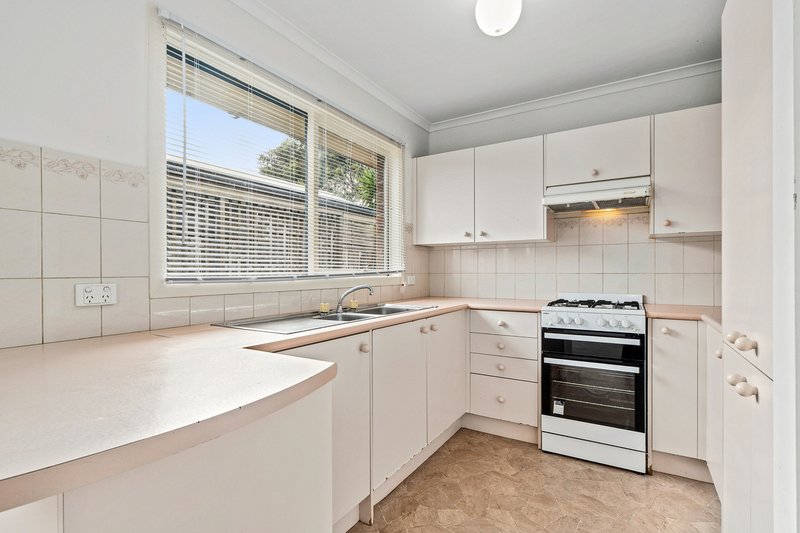 Photo - 24 Dunn Crescent, Langwarrin VIC 3910 - Image 7