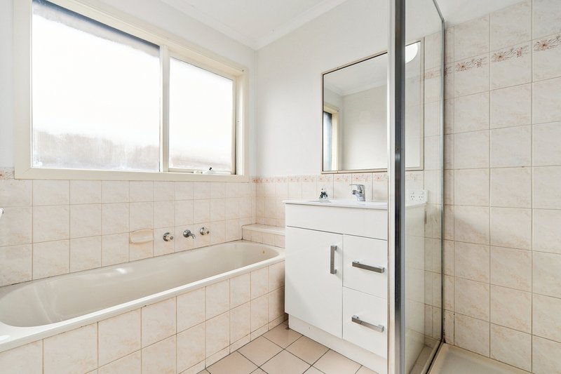 Photo - 24 Dunn Crescent, Langwarrin VIC 3910 - Image 9