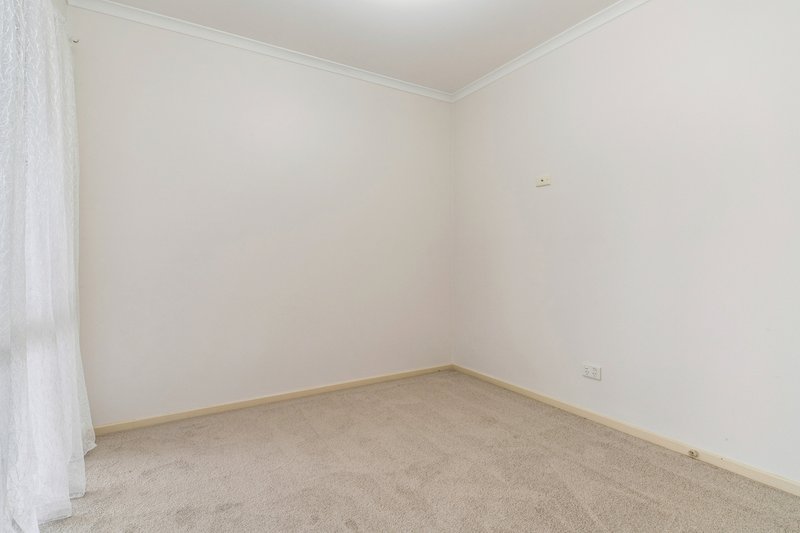 Photo - 24 Dunn Crescent, Langwarrin VIC 3910 - Image 11