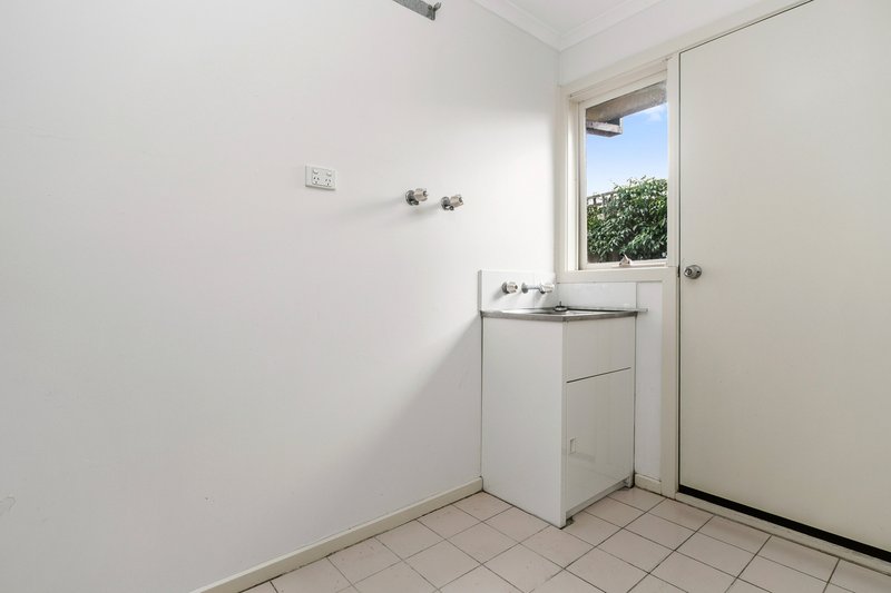 Photo - 24 Dunn Crescent, Langwarrin VIC 3910 - Image 12