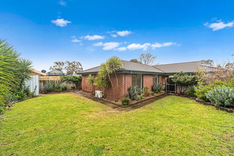 Photo - 24 Dunn Crescent, Langwarrin VIC 3910 - Image 14