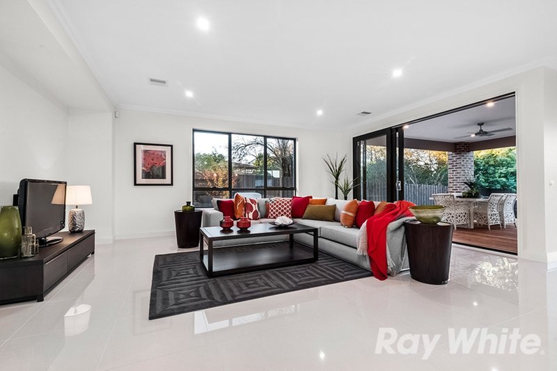 Photo - 24 Durward Avenue, Glen Waverley VIC 3150 - Image 3