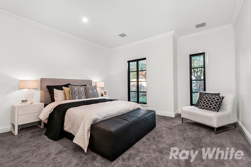 Photo - 24 Durward Avenue, Glen Waverley VIC 3150 - Image 4