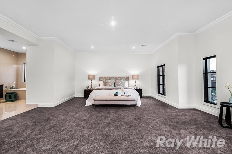 Photo - 24 Durward Avenue, Glen Waverley VIC 3150 - Image 7