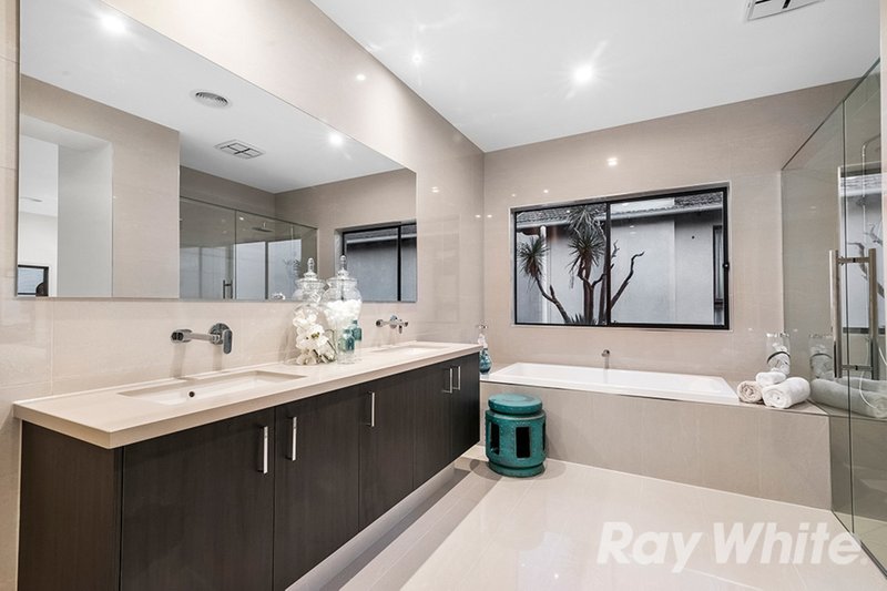 Photo - 24 Durward Avenue, Glen Waverley VIC 3150 - Image 9