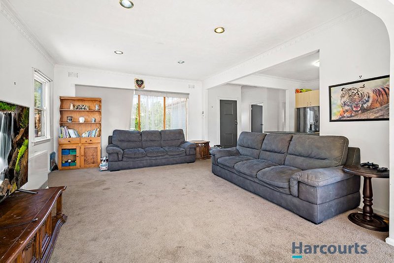 Photo - 24 Edgar Street, Wendouree VIC 3355 - Image 4