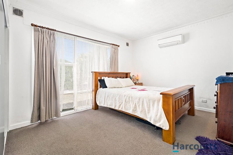 Photo - 24 Edgar Street, Wendouree VIC 3355 - Image 7