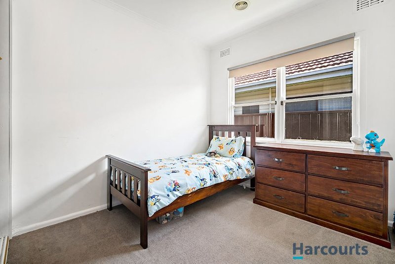 Photo - 24 Edgar Street, Wendouree VIC 3355 - Image 9