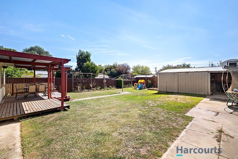 Photo - 24 Edgar Street, Wendouree VIC 3355 - Image 12