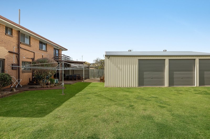 Photo - 24 Edzill Street, Wilsonton Heights QLD 4350 - Image 18