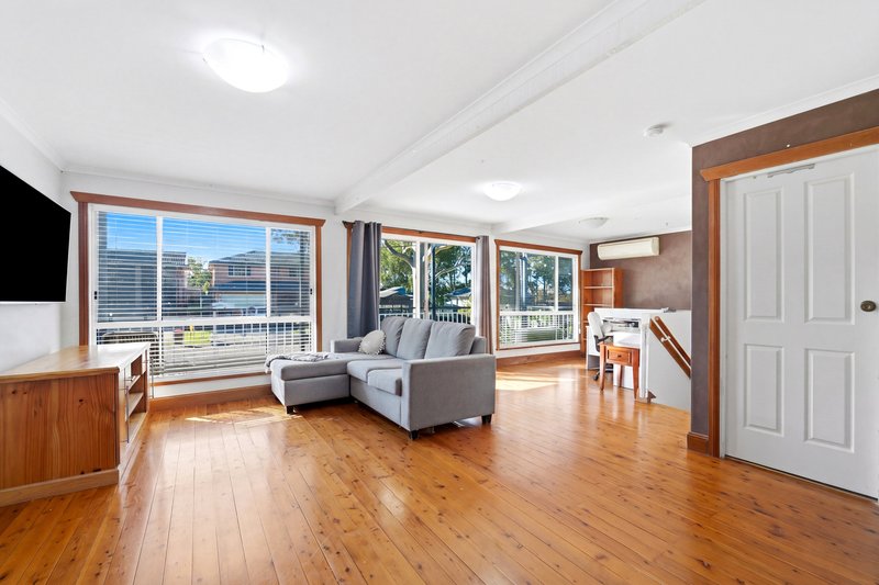 Photo - 24 Elaine Avenue, Berkeley Vale NSW 2261 - Image 2
