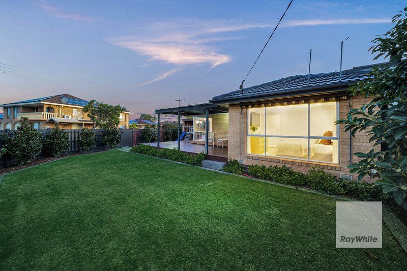 Photo - 24 Elmhurst Road, Gladstone Park VIC 3043 - Image 5