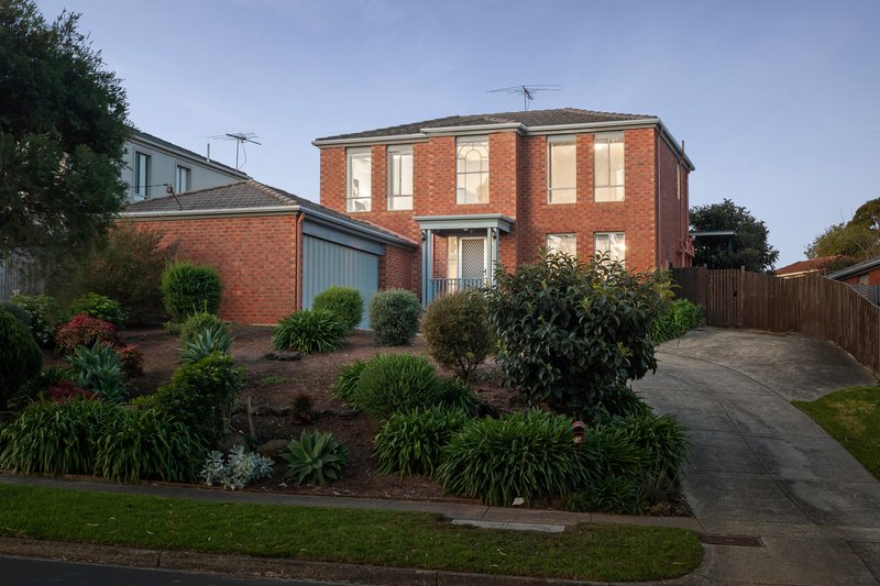 24 Elmwood Crescent, Glen Waverley VIC 3150