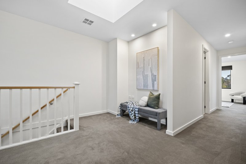 Photo - 24 Emica Parade, Knoxfield VIC 3180 - Image 3
