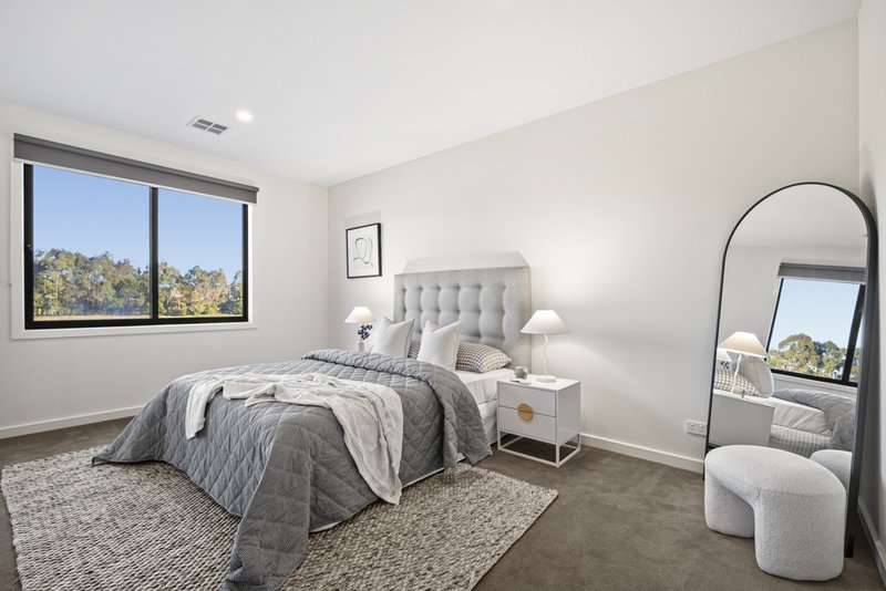 Photo - 24 Emica Parade, Knoxfield VIC 3180 - Image 6