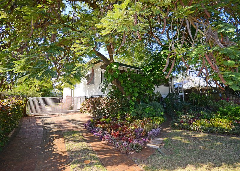 Photo - 24 Eric Street, Torquay QLD 4655 - Image 2