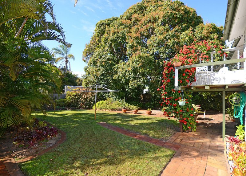 Photo - 24 Eric Street, Torquay QLD 4655 - Image 3