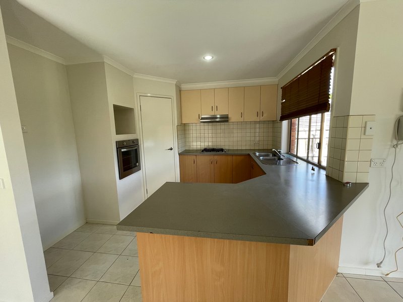 Photo - 24 Erskine Way, Melton West VIC 3337 - Image 9