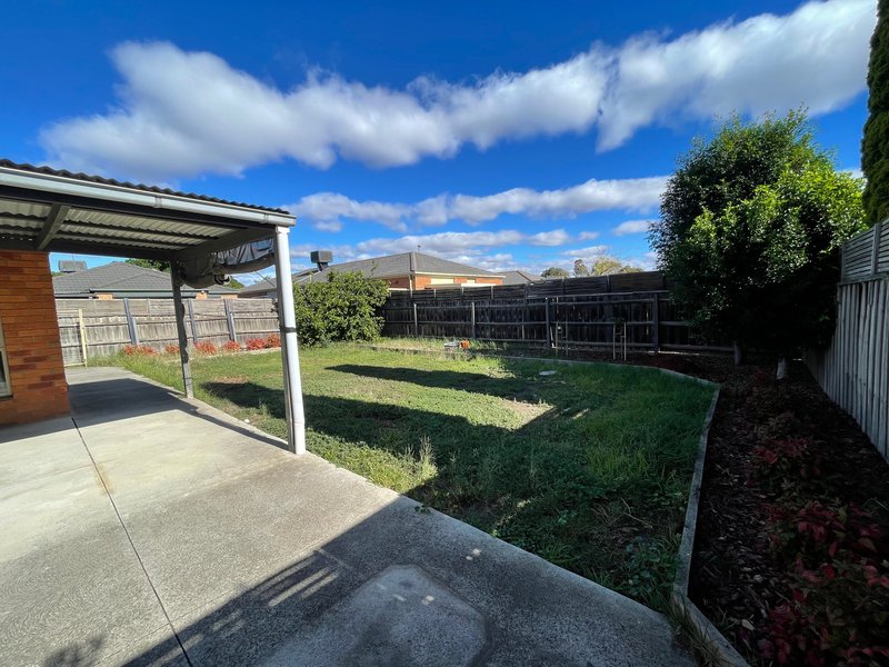 Photo - 24 Erskine Way, Melton West VIC 3337 - Image 11