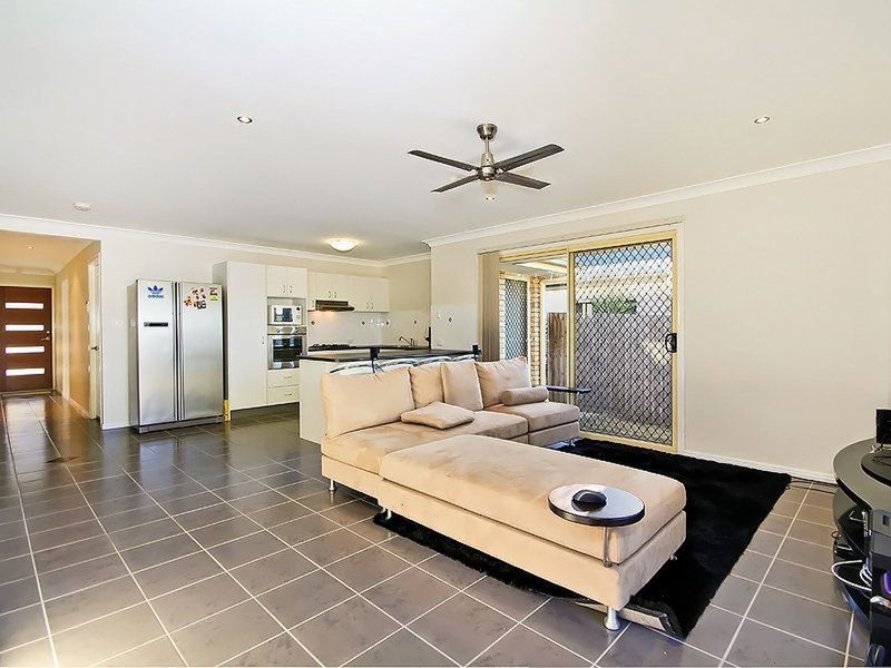 Photo - 24 Esperance Crescent, Springfield Lakes QLD 4300 - Image 3