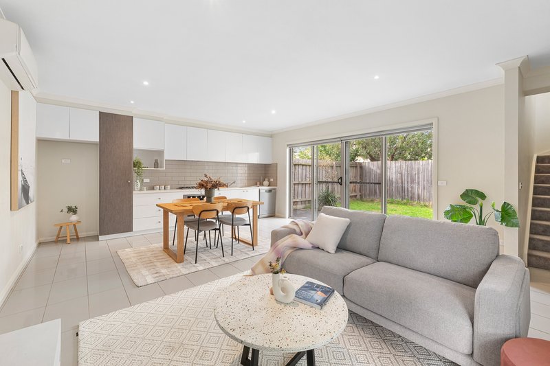 Photo - 2/4 Eva Street, Clayton VIC 3168 - Image 2