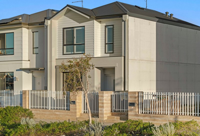 Photo - 24 Everest Parkway, Lakelands WA 6180 - Image 2