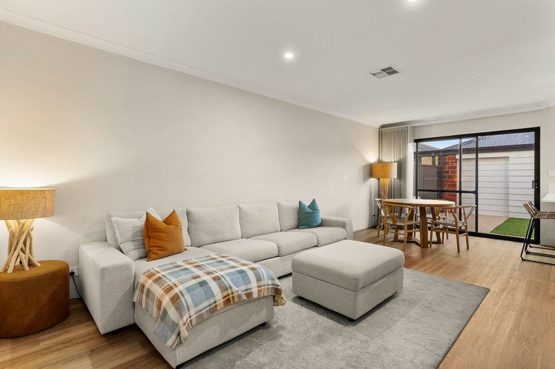 Photo - 24 Everest Parkway, Lakelands WA 6180 - Image 3