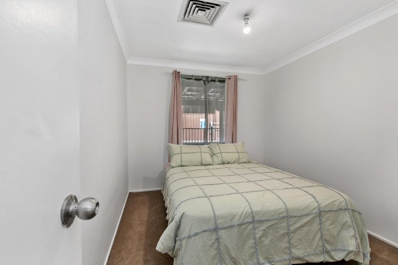 Photo - 24 Explorers Way, St Clair NSW 2759 - Image 5