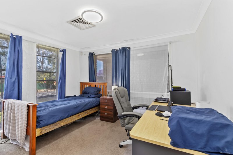 Photo - 24 Explorers Way, St Clair NSW 2759 - Image 6