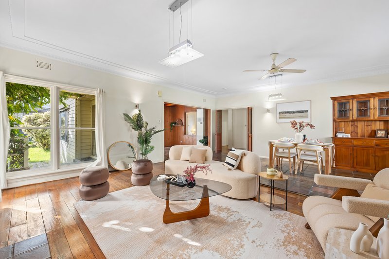 Photo - 24 Farleigh Avenue, Burwood VIC 3125 - Image 3