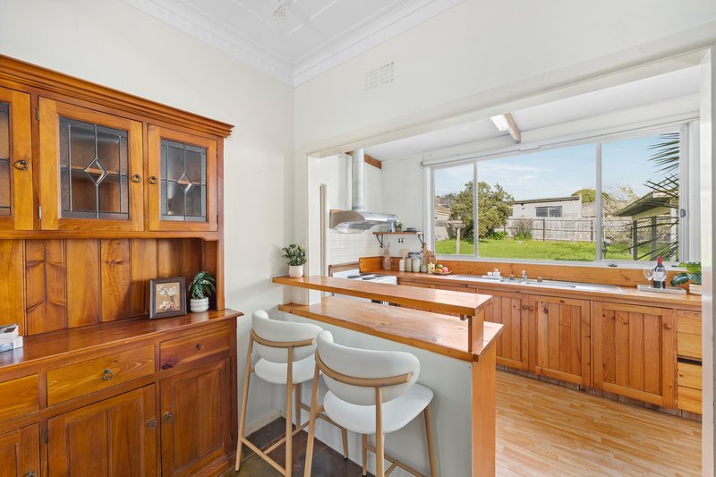 Photo - 24 Farleigh Avenue, Burwood VIC 3125 - Image 4