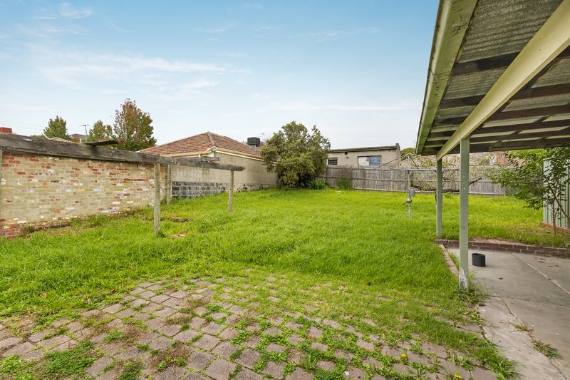 Photo - 24 Farleigh Avenue, Burwood VIC 3125 - Image 9