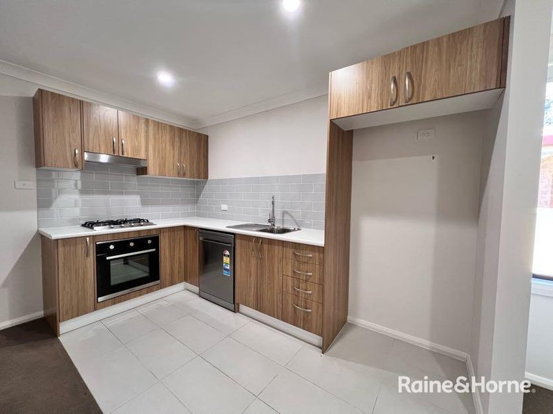 Photo - 2/4 Flemming Crescent, Tamworth NSW 2340 - Image 1