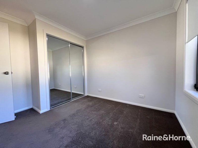 Photo - 2/4 Flemming Crescent, Tamworth NSW 2340 - Image 4