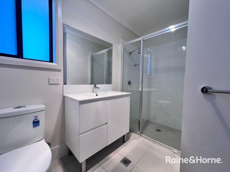 Photo - 2/4 Flemming Crescent, Tamworth NSW 2340 - Image 5