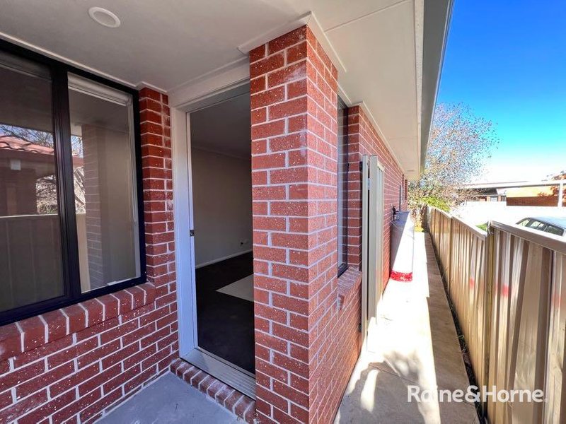 Photo - 2/4 Flemming Crescent, Tamworth NSW 2340 - Image 6