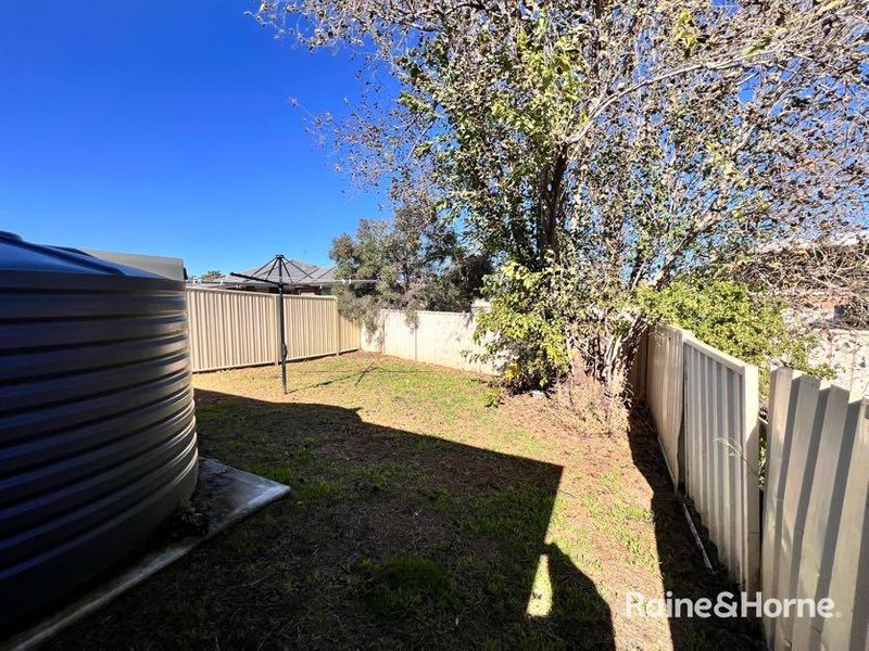 Photo - 2/4 Flemming Crescent, Tamworth NSW 2340 - Image 7