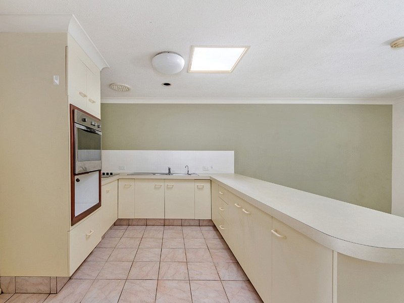 Photo - 2/4 Flora Close, Burleigh Waters QLD 4220 - Image 4