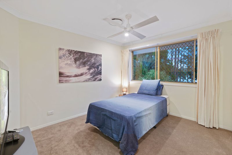 Photo - 24 Foreshore Close, Elanora QLD 4221 - Image 13