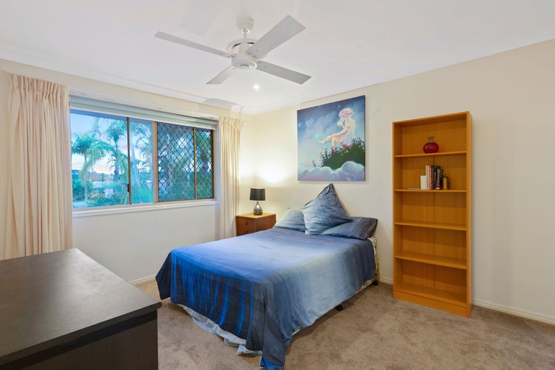 Photo - 24 Foreshore Close, Elanora QLD 4221 - Image 15