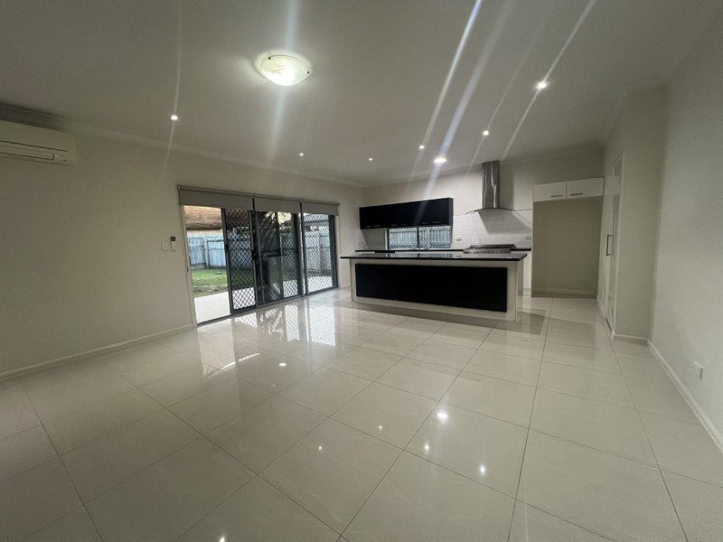 Photo - 24 Fred Pham Cres , Doolandella QLD 4077 - Image 20