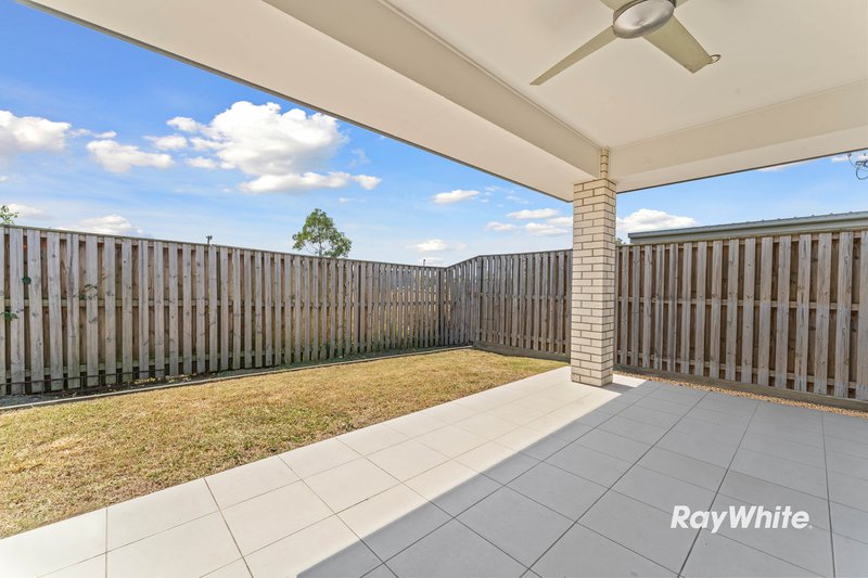 Photo - 24 Frederick Place, Park Ridge QLD 4125 - Image 6