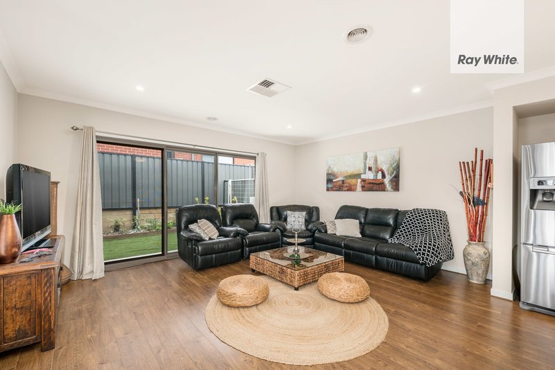 Photo - 24 Friesian Street, Mernda VIC 3754 - Image 4