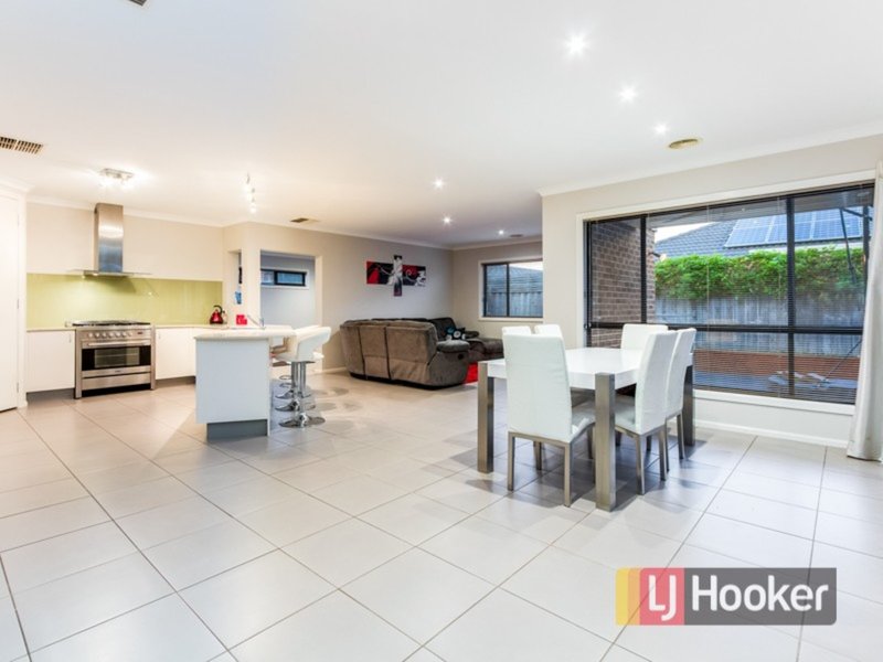 Photo - 24 Gallery Way, Pakenham VIC 3810 - Image 5