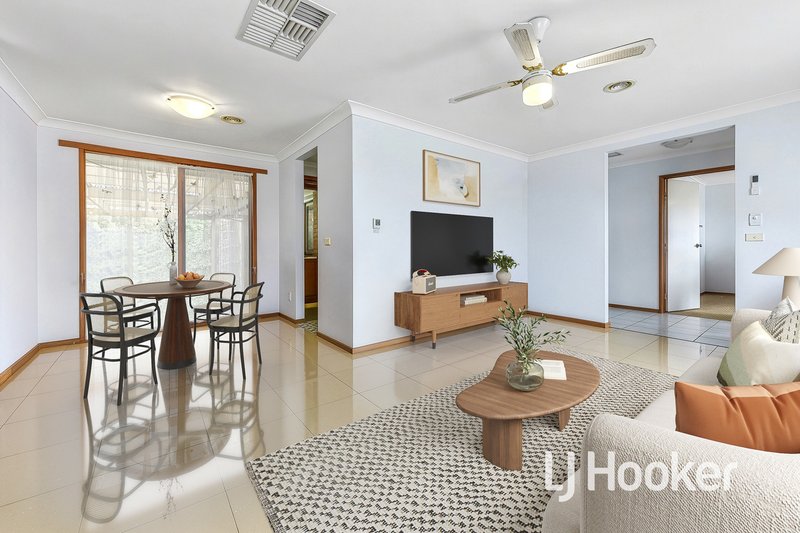 Photo - 24 General Joshua Drive, Hampton Park VIC 3976 - Image 4