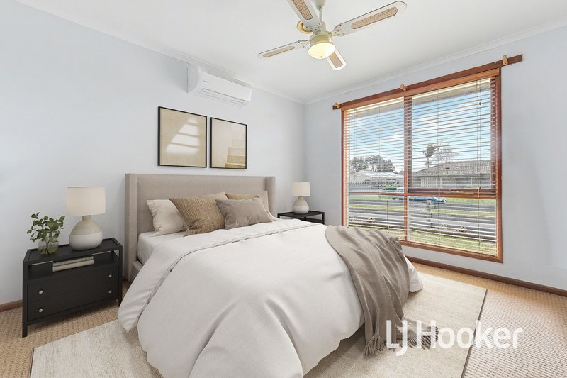 Photo - 24 General Joshua Drive, Hampton Park VIC 3976 - Image 5